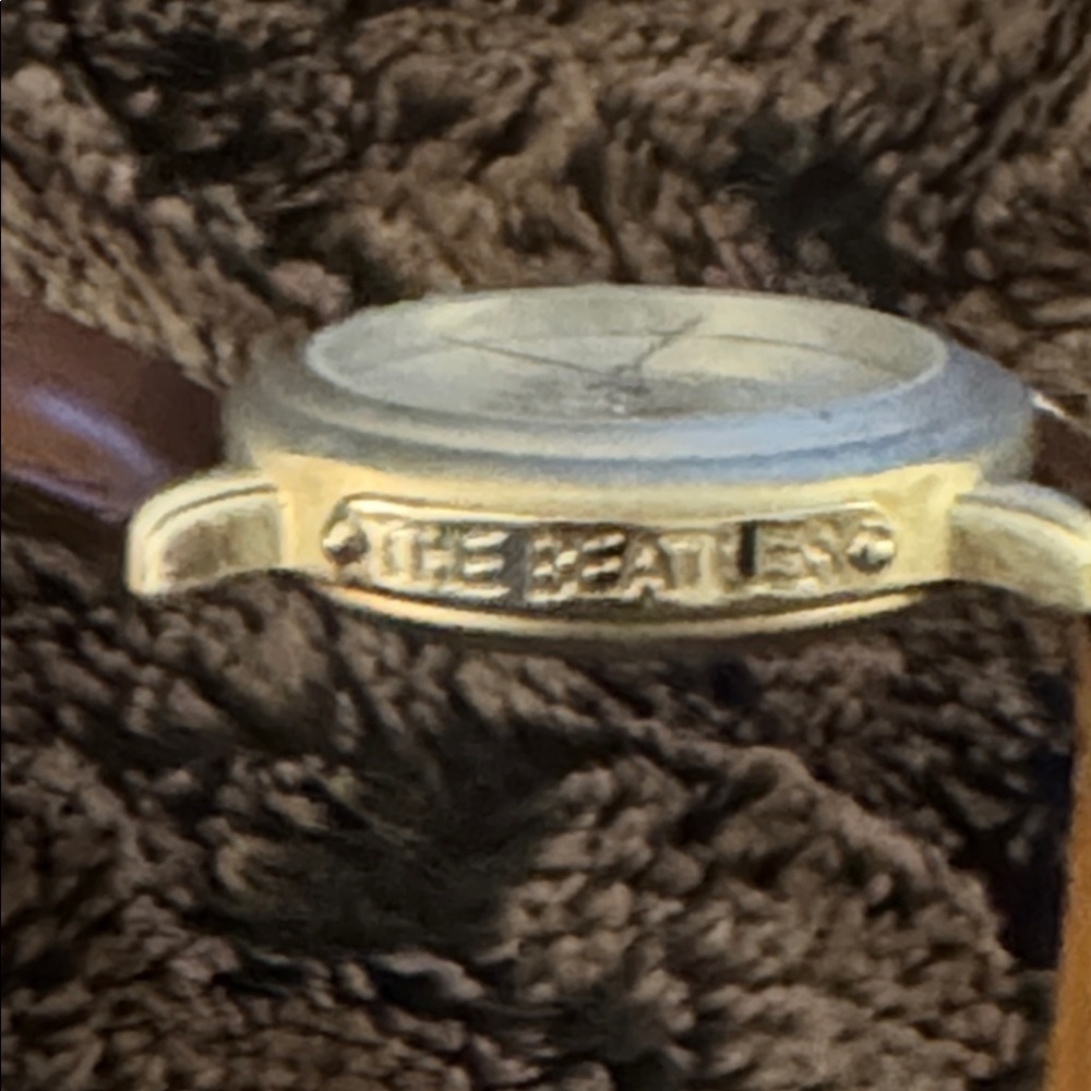 The Beatles Apple Corps Ltd. watch in its original wooden guitar-shaped case. - Picture 7 of 10